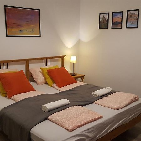 בודפשט Michael Apartment With 2 Rooms Near Gozsdu Udvar מראה חיצוני תמונה